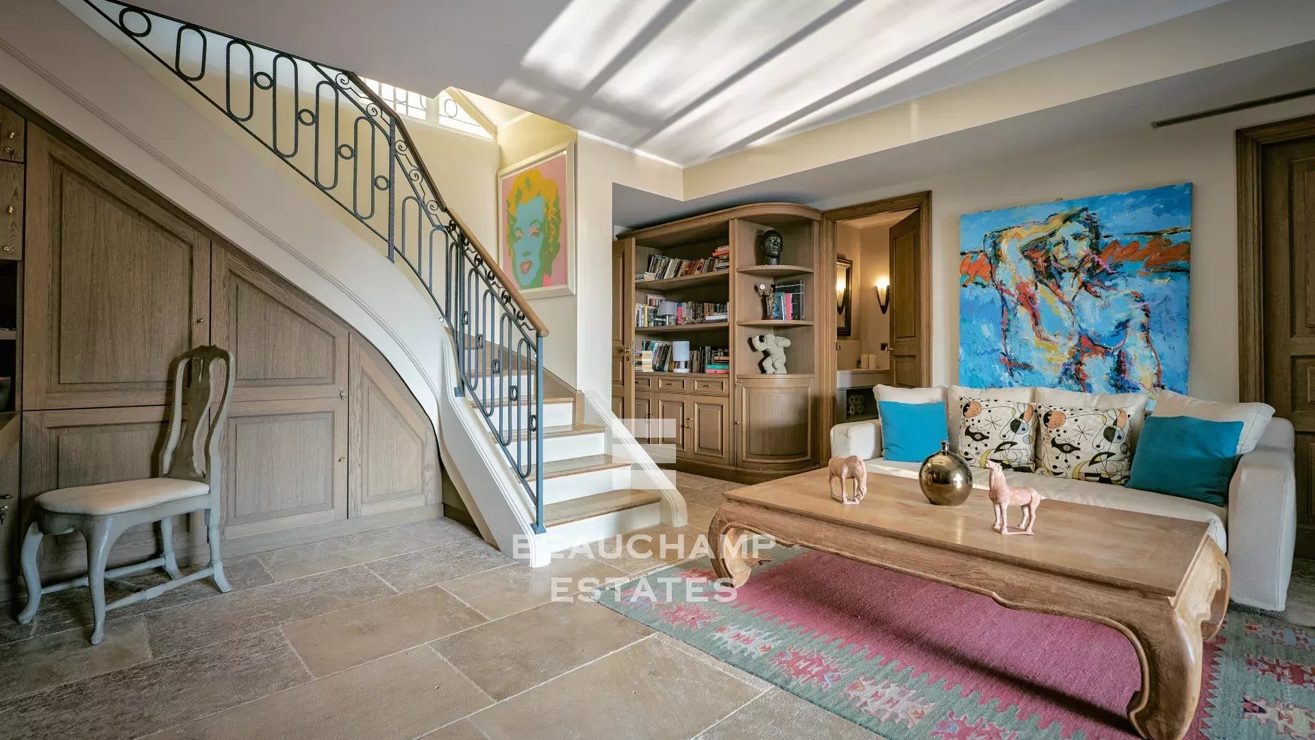 Villa avec piscine et vue mer à pied des plages et des commerces - cap d'Antibes