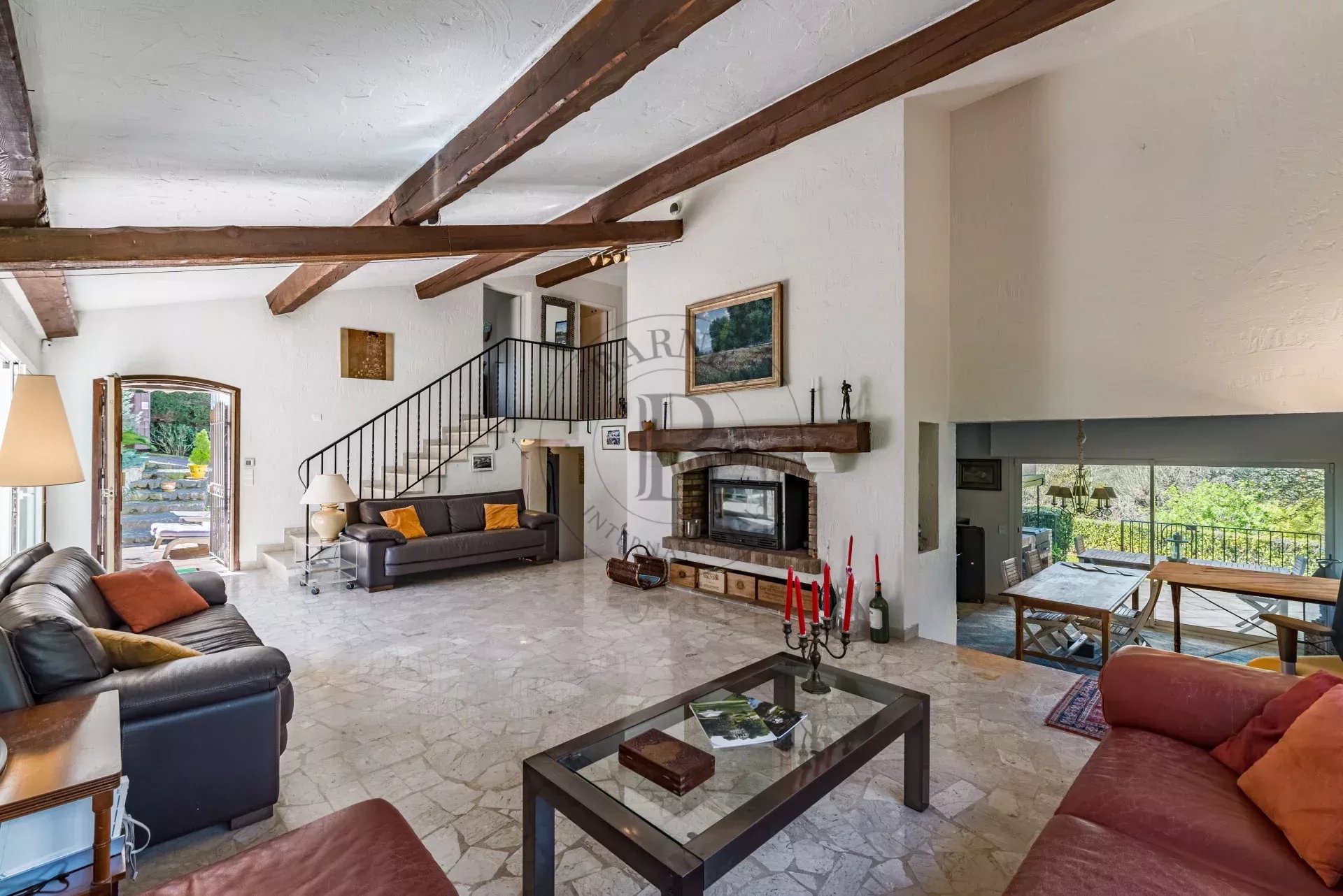 MOUGINS – VILLA FAMILIALE – DOMAINE SÉCURISÉ