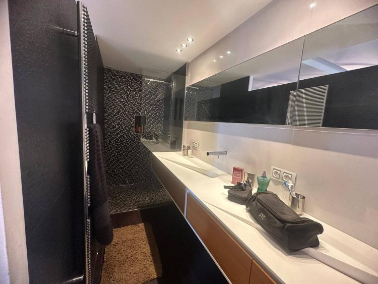 Antibes – Loft d’architecte de 210 m², trois terrasses et vue mer à 180°