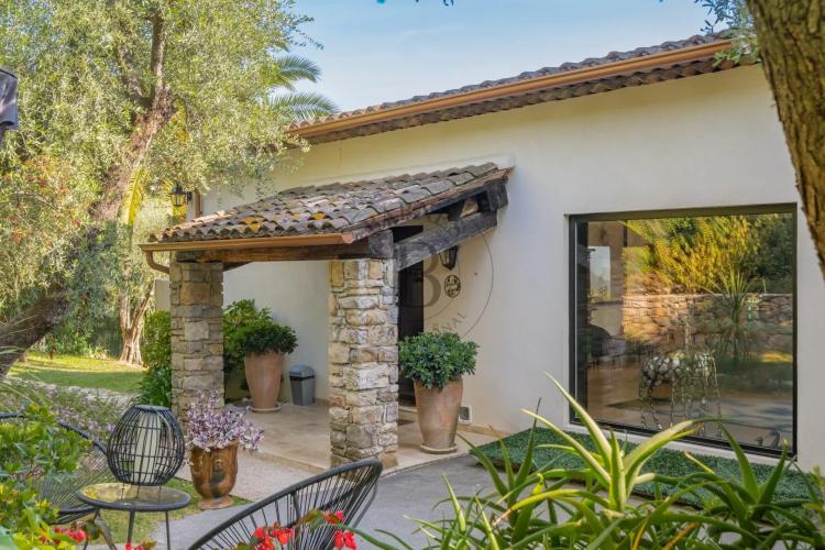 MOUGINS - VILLA VUE MER - PROCHE CANNES