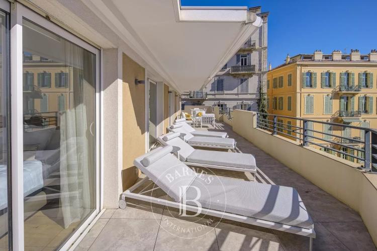 CANNES SUQUET - VUE MER - TERRASSE - 5 PIECES