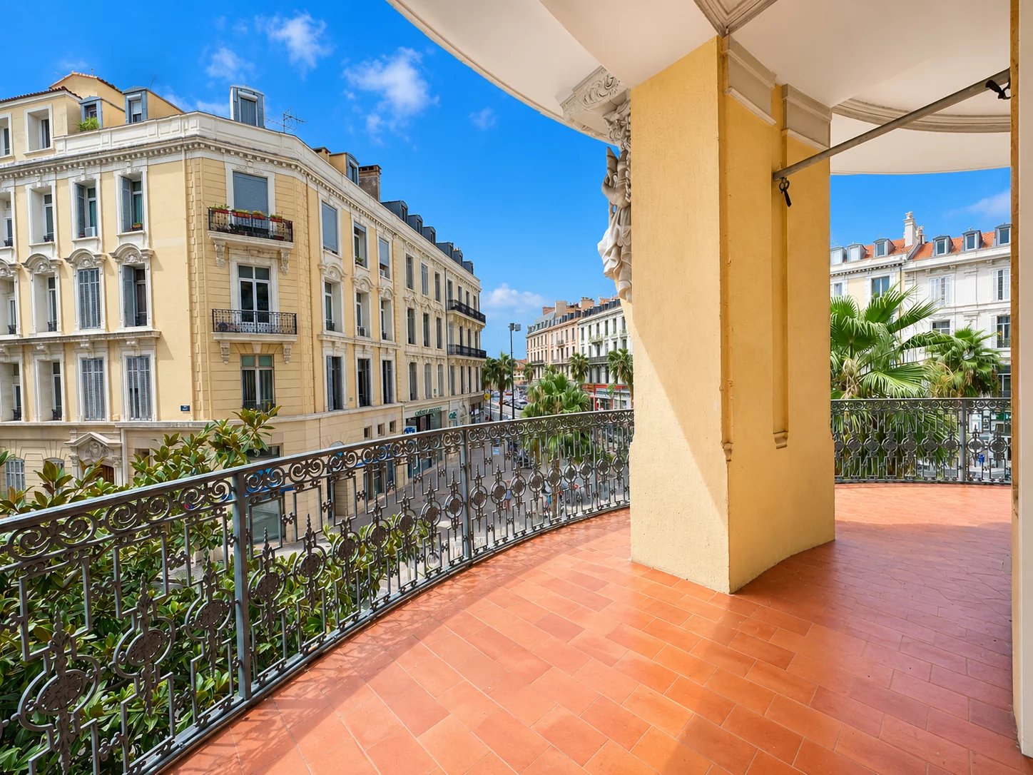 CANNES CENTRE – APPARTEMENT 5P DE CARACTÈRE RÉNOVÉ – TERRASSE 35 M²
