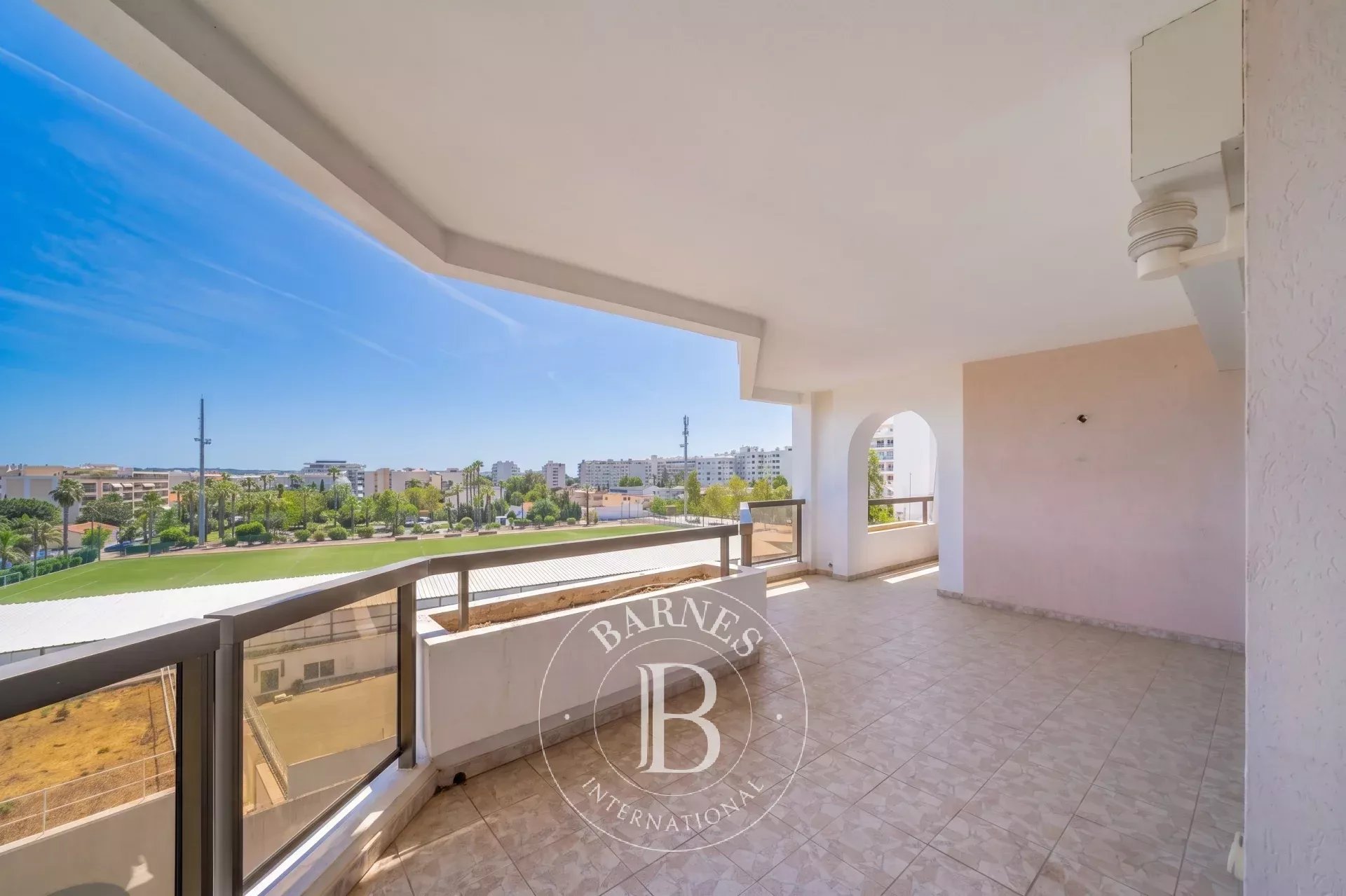 CANNES PALM BEACH – APPARTEMENT 3 PIÈCES – APERÇU MER - GARAGE
