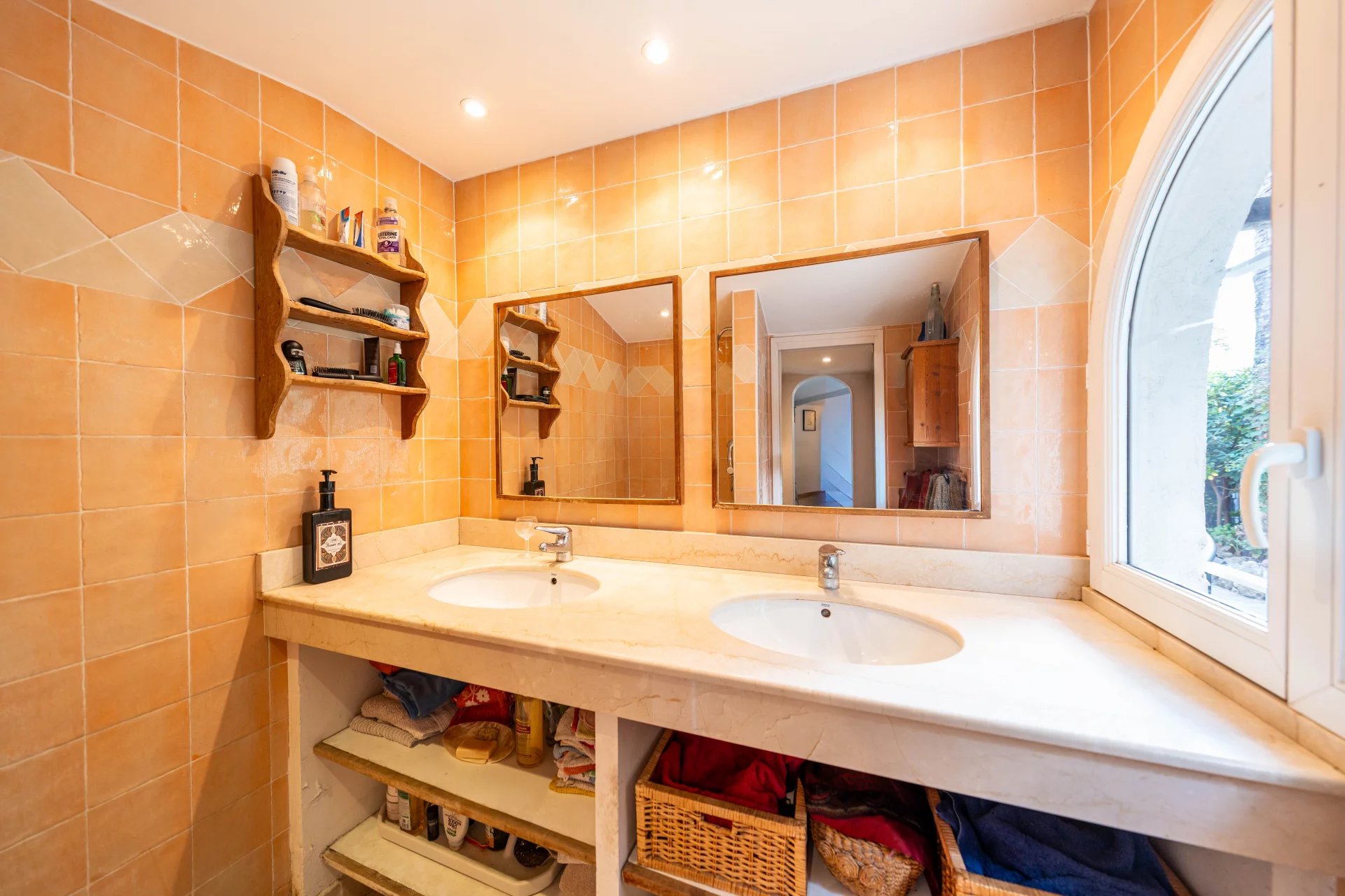 CANNES CROIX DES GARDES - MAISON DE CARACTERE – BEAUX VOLUMES