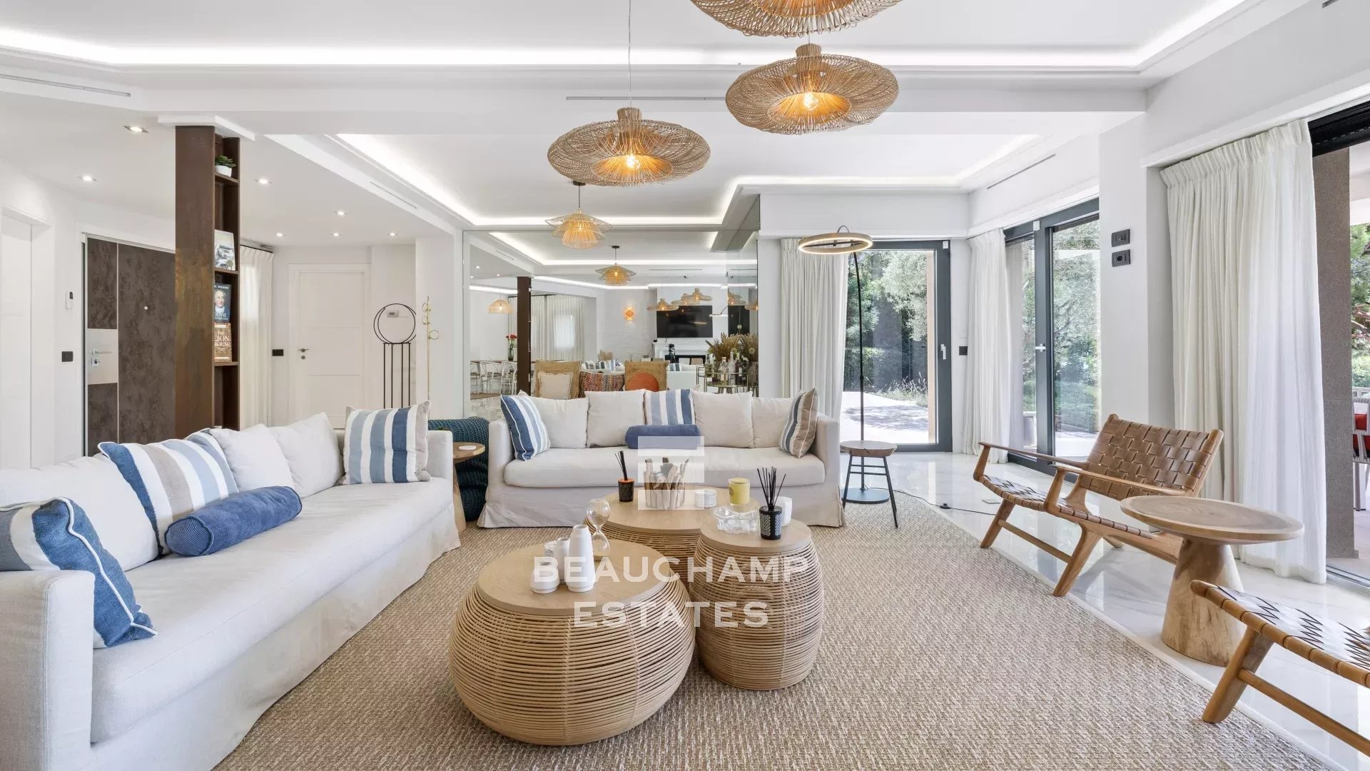 Villa contemporaine 5 chambres avec piscine - Super Cannes