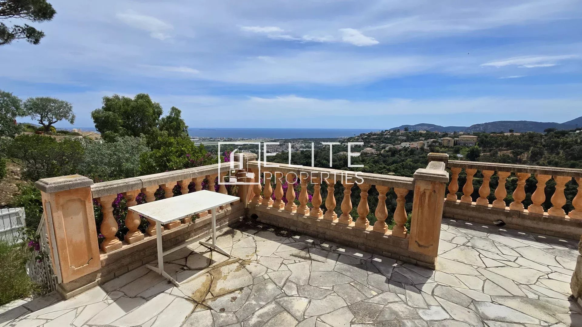 MAISON DE 155 m² + PISCINE & VUE MER  – MANDELIEU-LA-NAPOULE