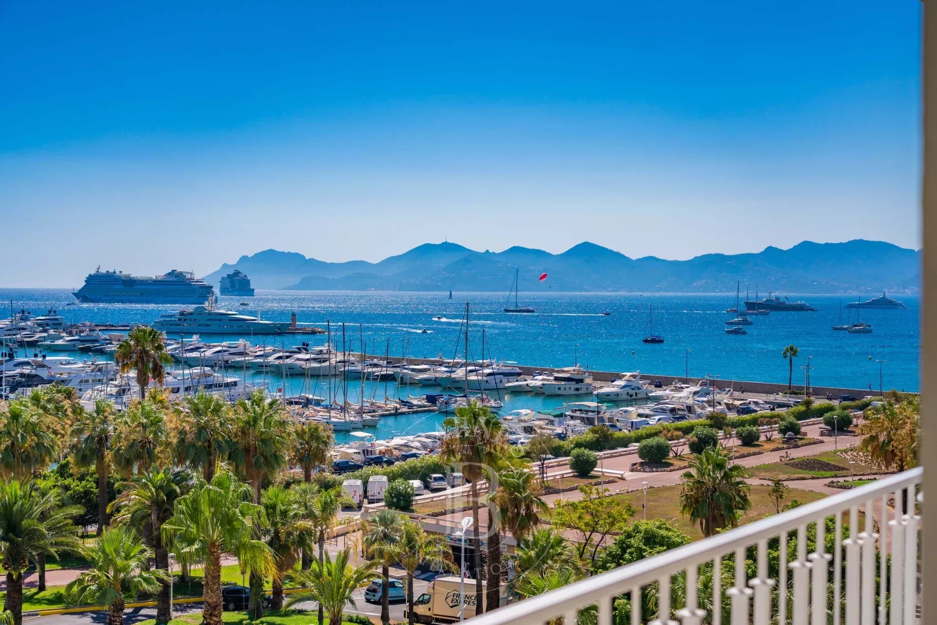 CANNES CROISETTE - VUE MER - TERRASSE  - 4 PIECES