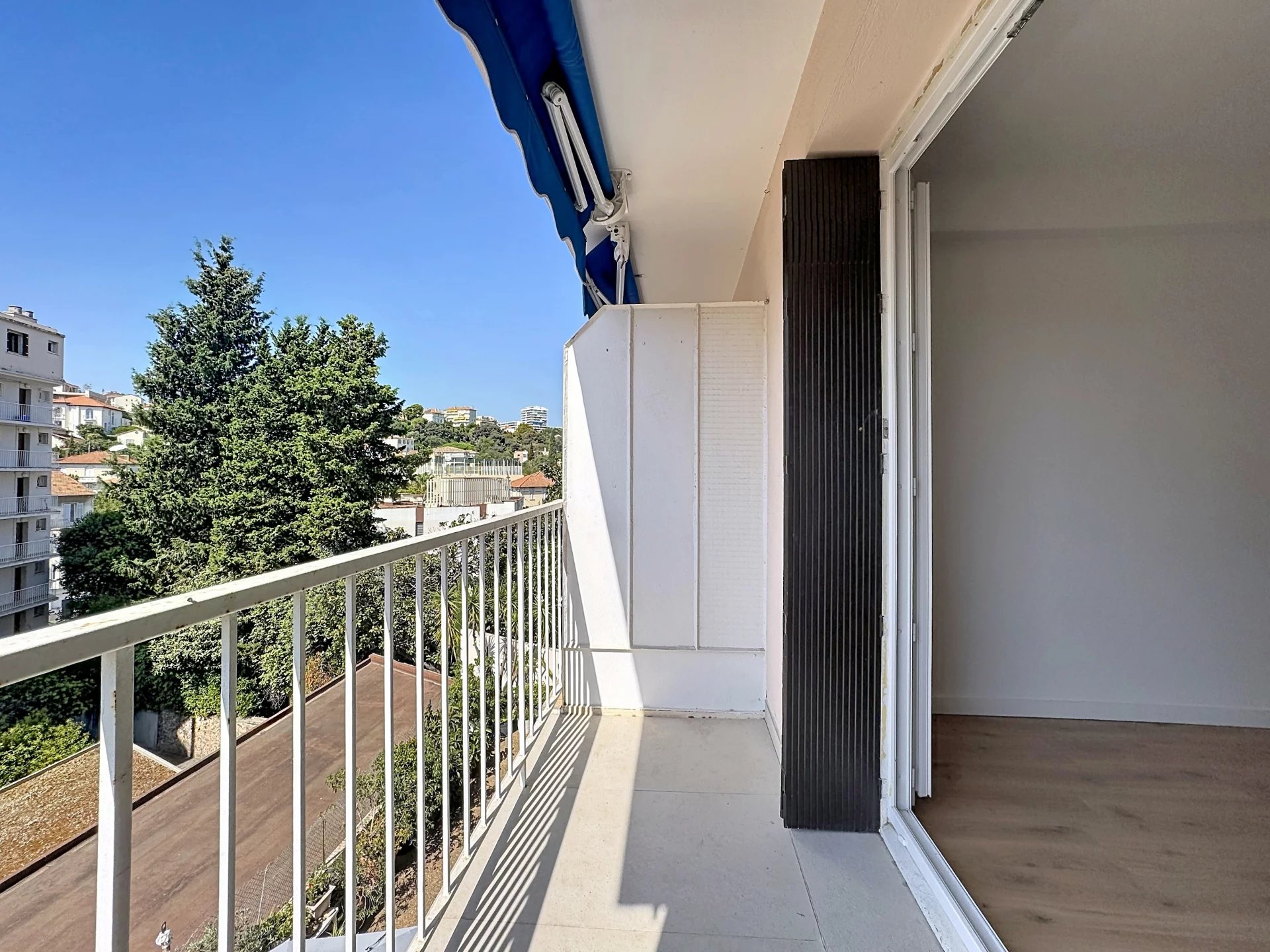 CANNES PETIT JUAS 3P RÉNOVÉ BALCON