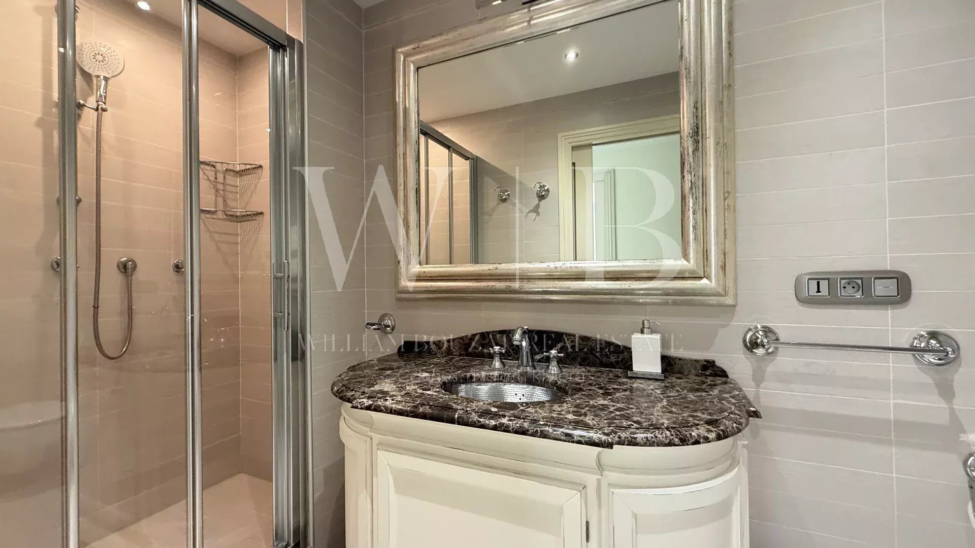 Cannes, la Croisette - Port Canto. Appartement de 229 m² avec vue mer + dépendances