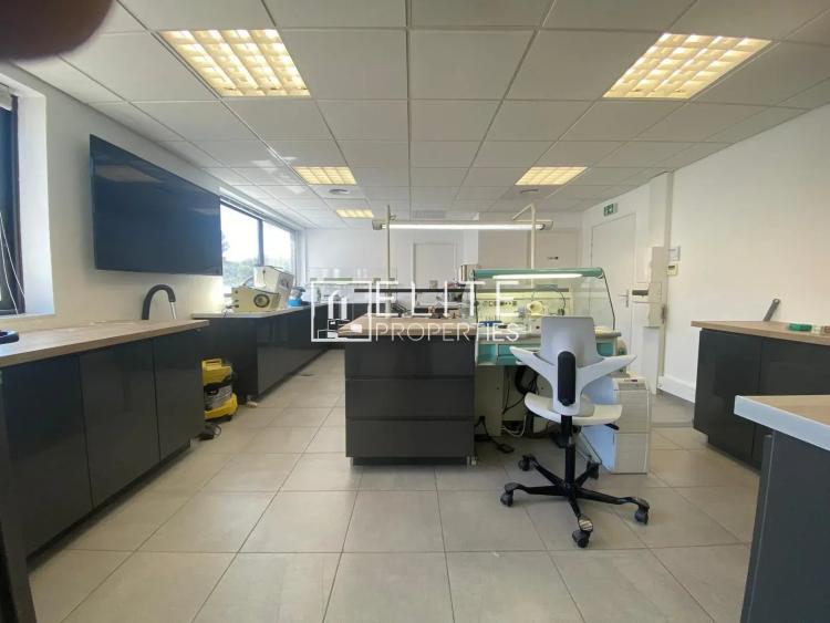 MOUGINS – BUREAUX LUMINEUX DE 51 M²