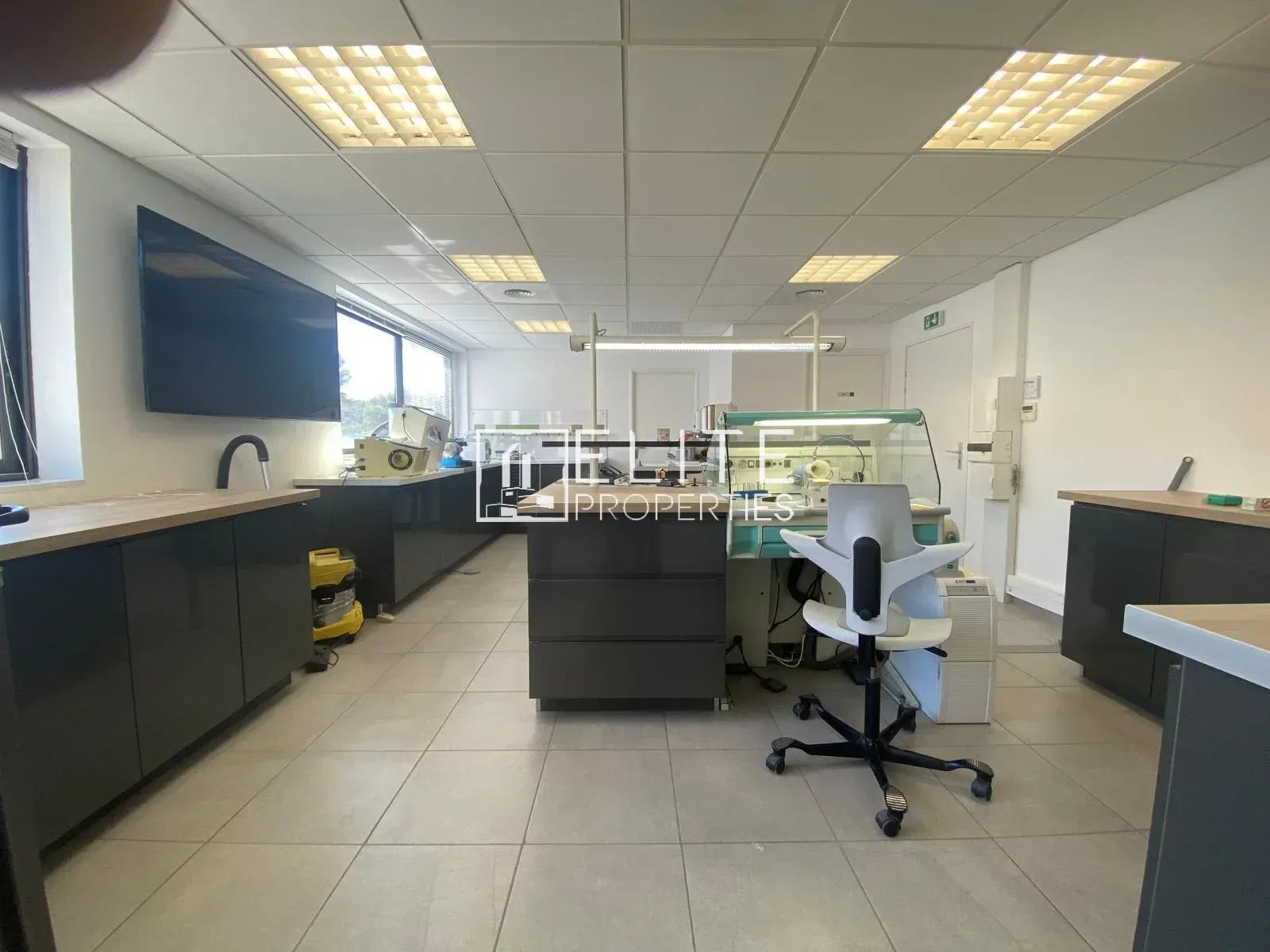 MOUGINS – BUREAUX LUMINEUX DE 51 M²