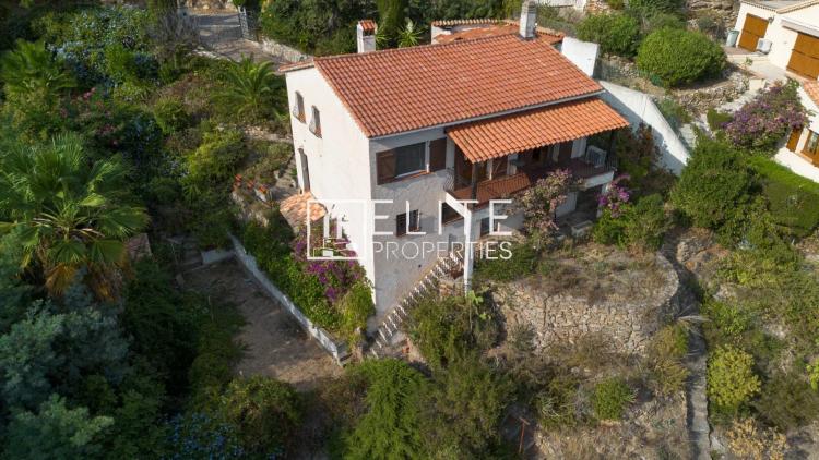 MANDELIEU-LA-NAPOULE (CAPITOU) : Maison à rénover, 110 m² habitables, vue panoramique mer et collines, terrain de 1700m²
