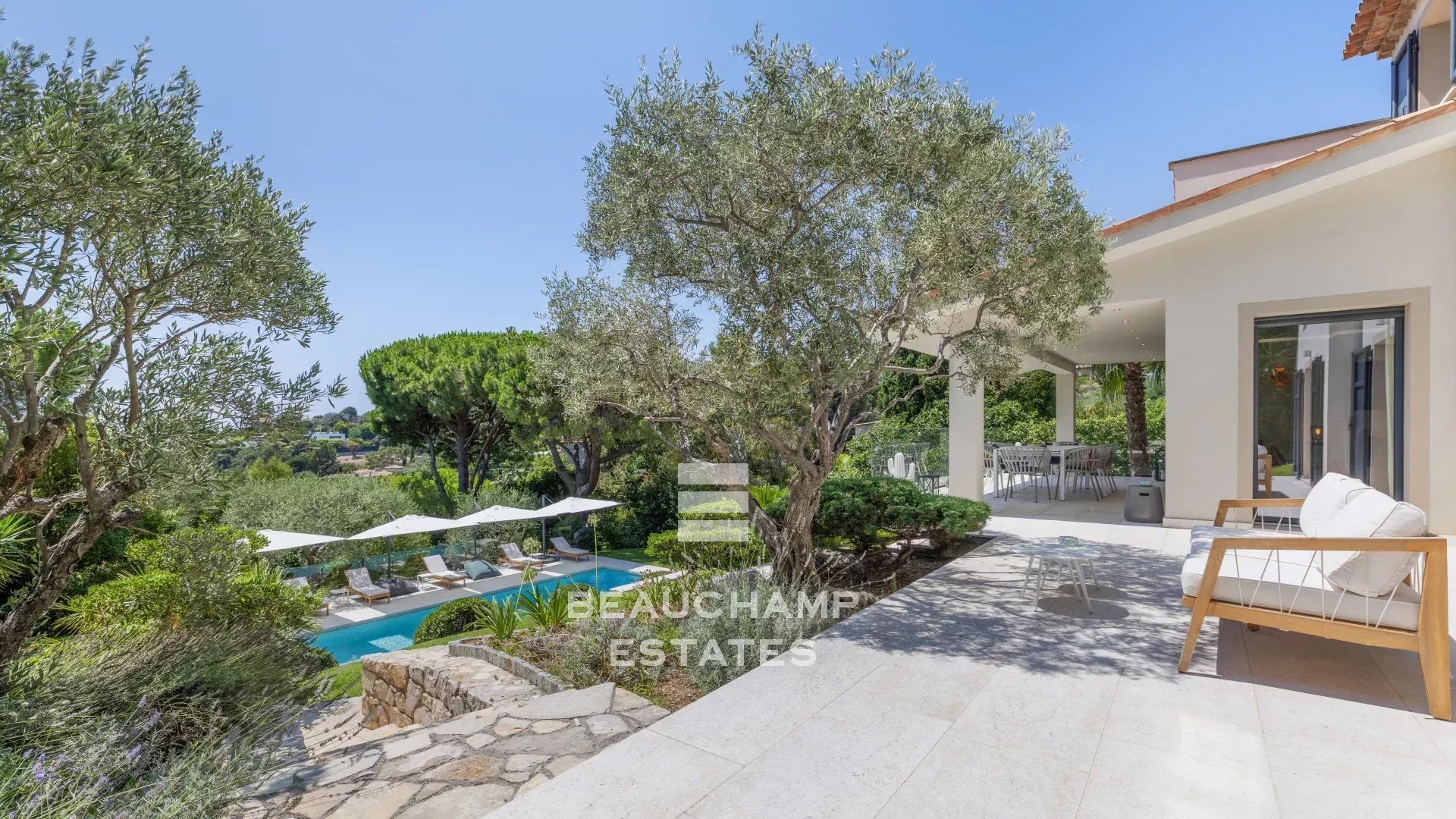 Villa contemporaine 5 chambres avec piscine - Super Cannes