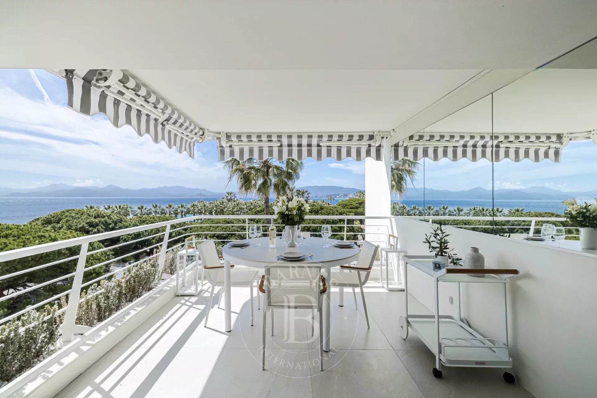 CANNES POINTE CROISETTE - 4 PIÈCES - TERRASSE - VUE MER PANORAMIQUE