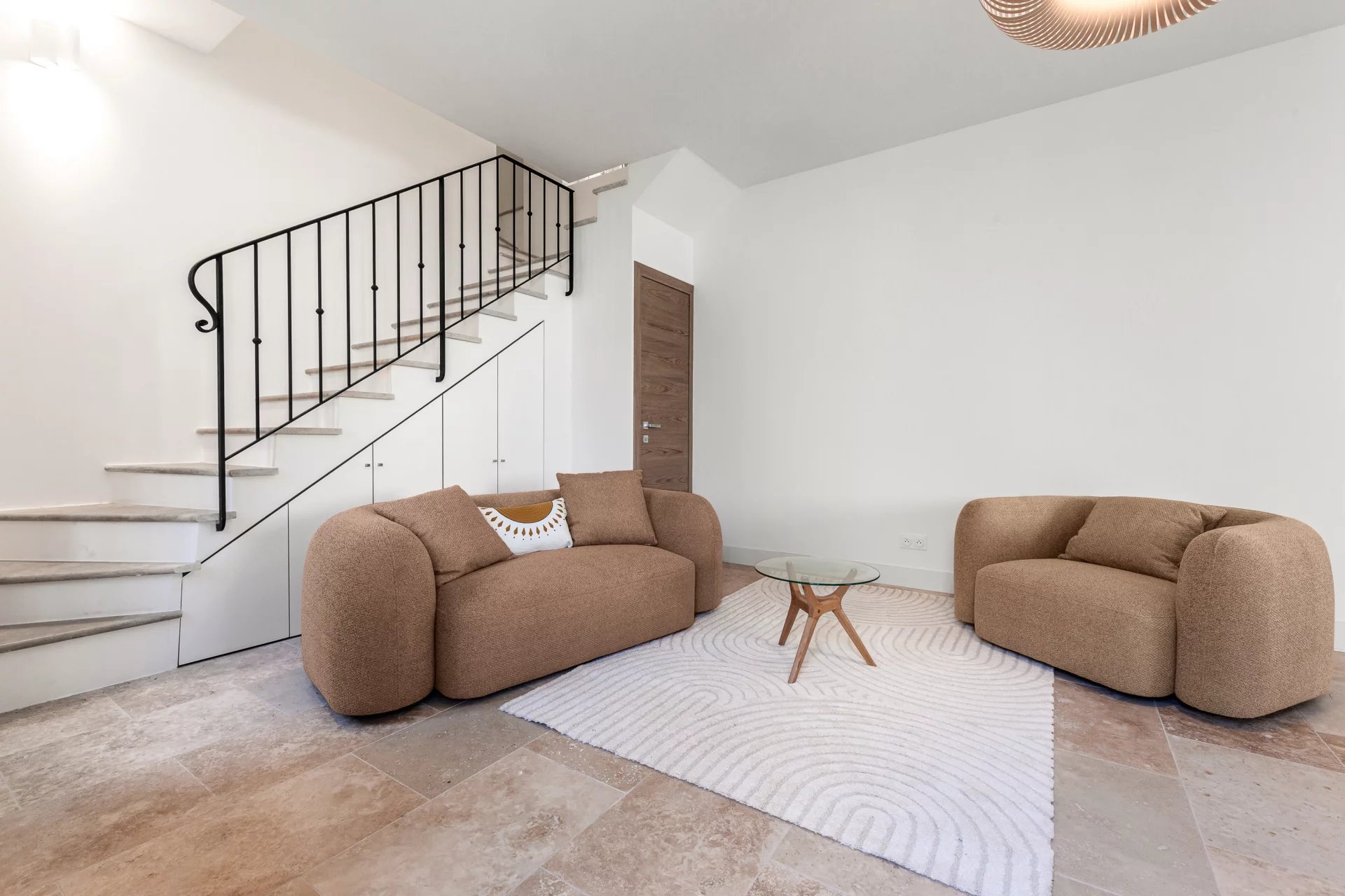 CANNES - PROCHE PALAIS – MAISON RÉNOVÉE - STUDIO INDÉPENDANT - PISCINE - STATIONNEMENTS