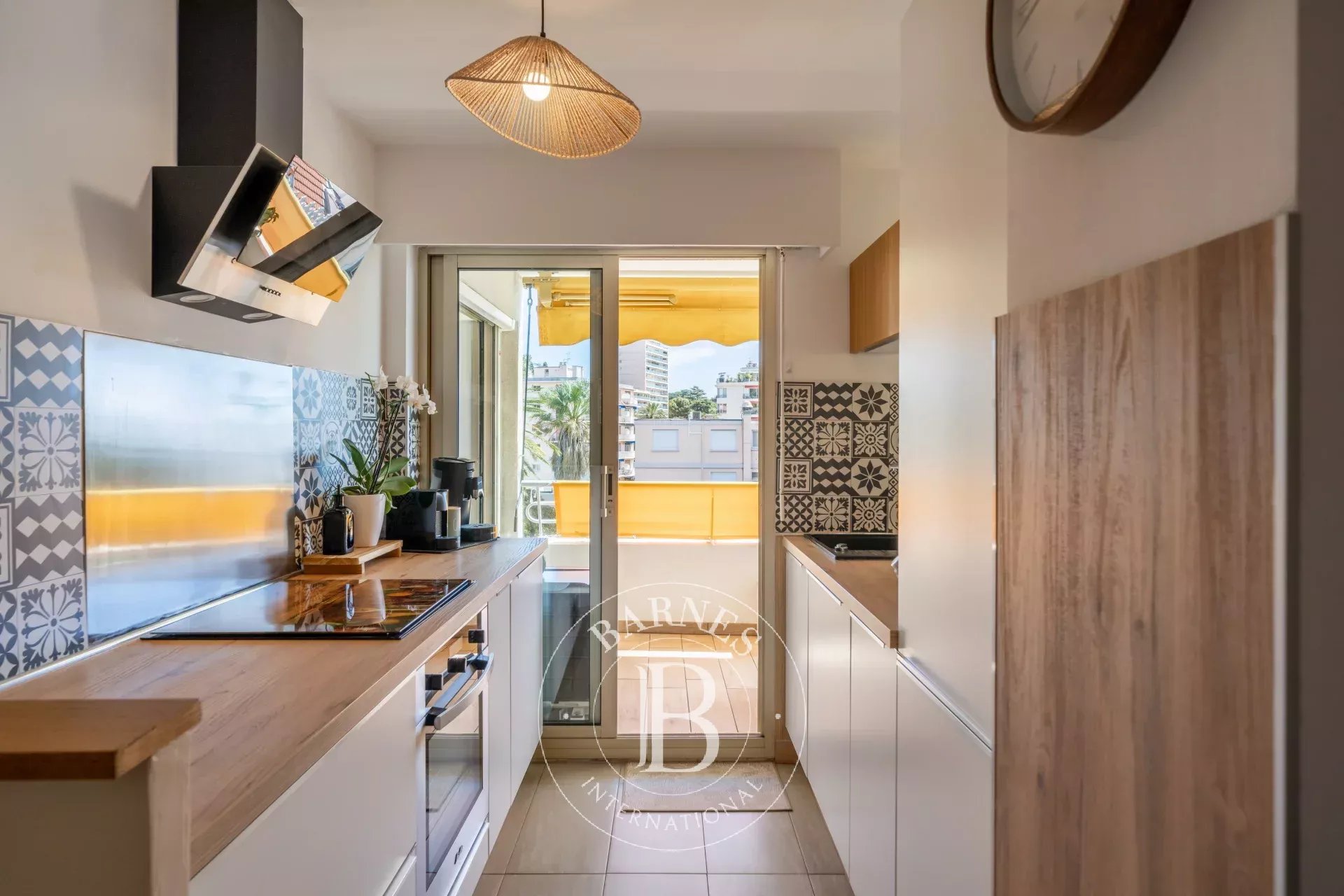 EXCLUSIVITÉ – CANNES BAS CROIX DES GARDES - DERNIER ETAGE - VUE MER - TERRASSE - ACCES DIRECT PLAGE - 1 CHAMBRE