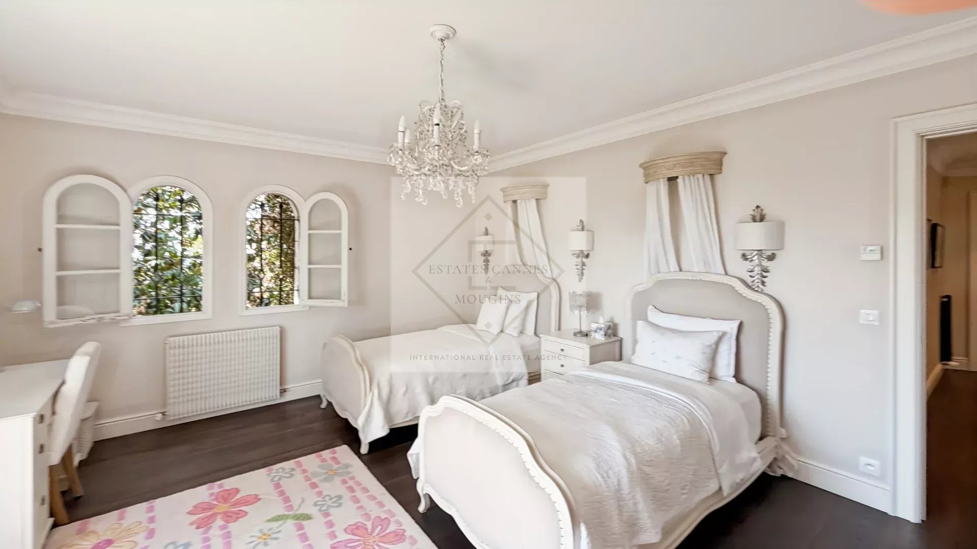ANTIBES Élégante maison en pierre rénovée – Charme provençal proche plage