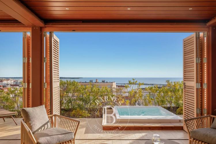 CANNES CENTRE - ROOFTOP - VUE MER - JACUZZI - 3 PIECES