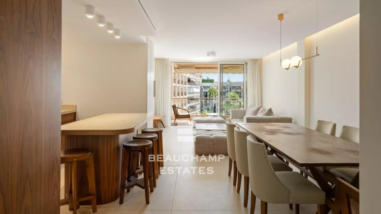 Vue mer & adresse d’exception – Appartement rénové, Cannes Croisette, 3 chambres, terrasse sur les jardins
