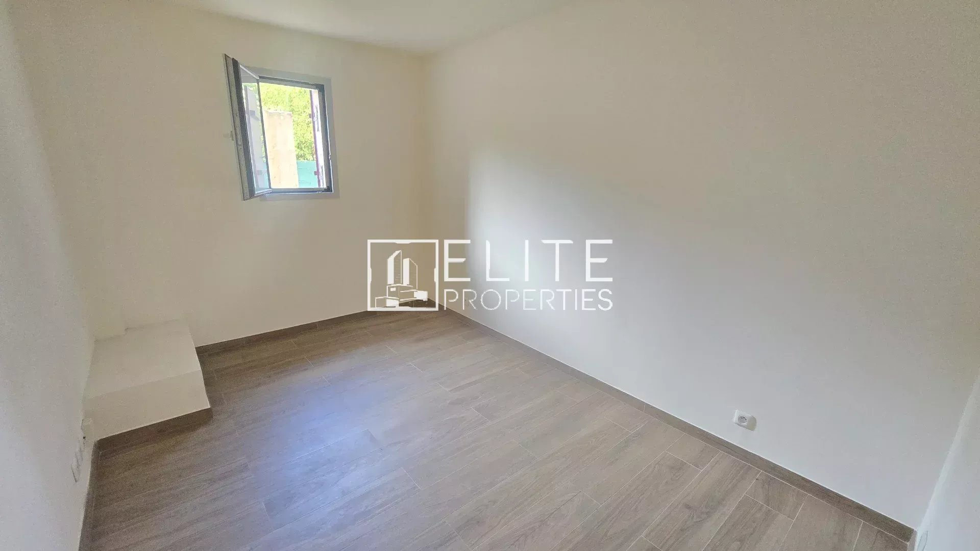 APPARTEMENT 3 PIECES 80m² + JARDIN + 2 PARKINGS MOUANS-SARTOUX