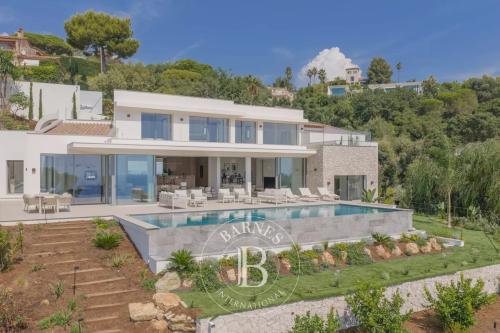SUPER CANNES - VILLA CONTEMPORAINE NEUVE - VUE MER PANORAMIQUE SPECTACULAIRE