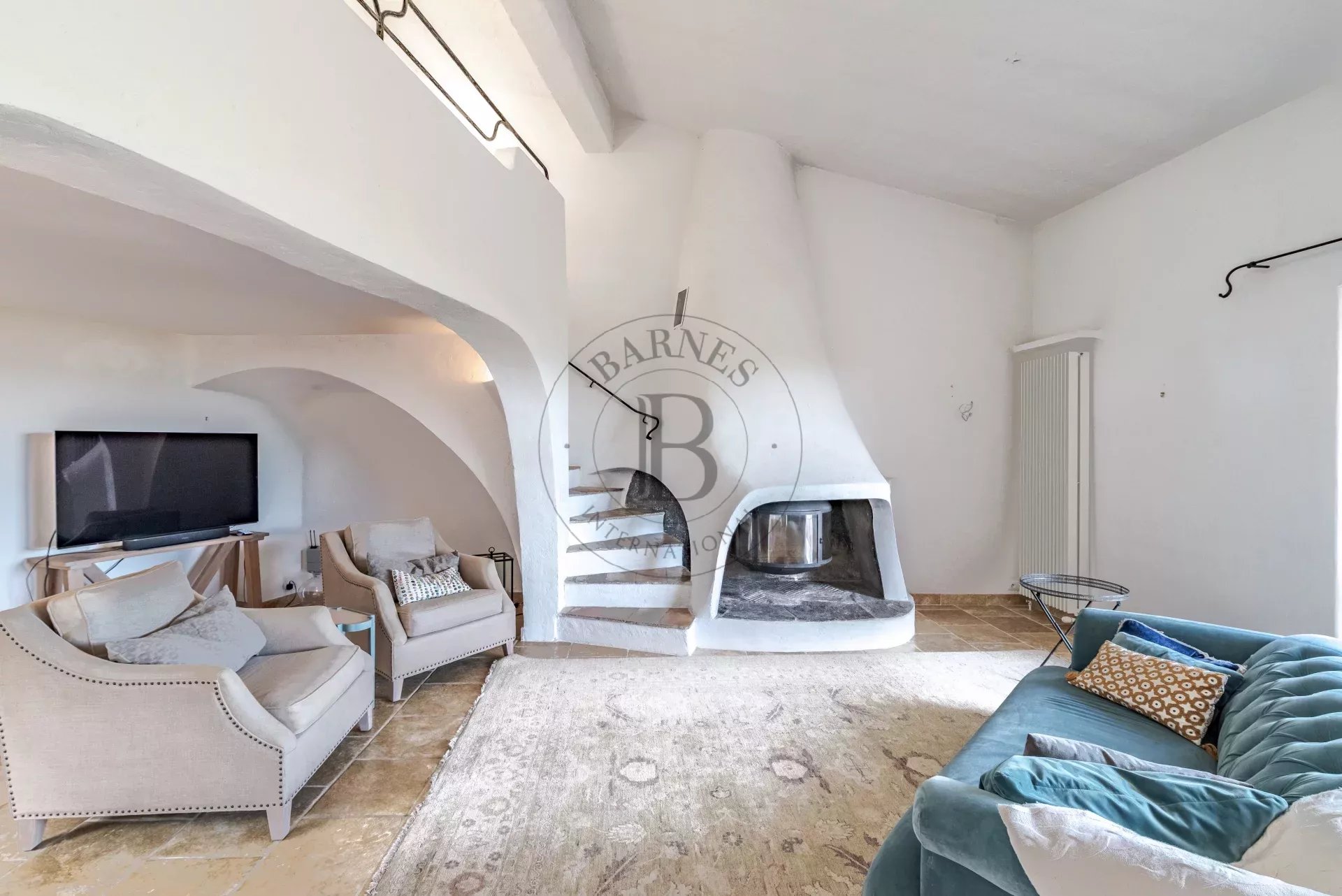 PROCHE MOUGINS –VILLA D’ARCHITECTE COUËLLE – DOMAINE DE CASTELLARAS LE VIEUX