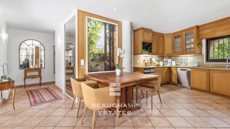 Exclusivité : atypique 5 chambres avec piscine - Mougins