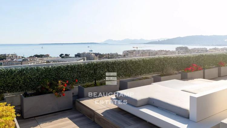 penthouse avec vue mer panoramique et piscine -  antibes