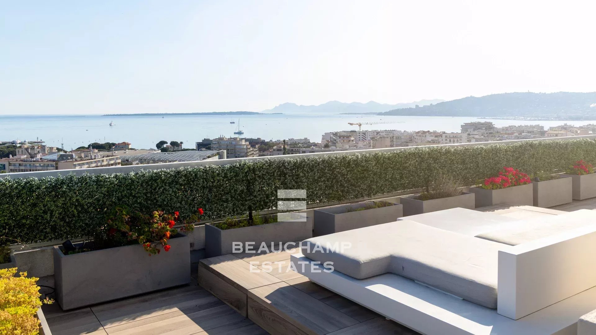 penthouse avec vue mer panoramique et piscine -  antibes