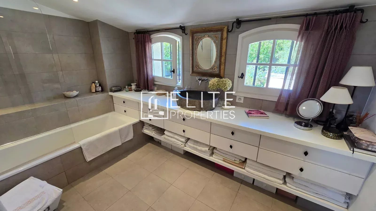 MAISON 5 PIÈCES DE 193 m² - MOUANS-SARTOUX CASTELLARAS