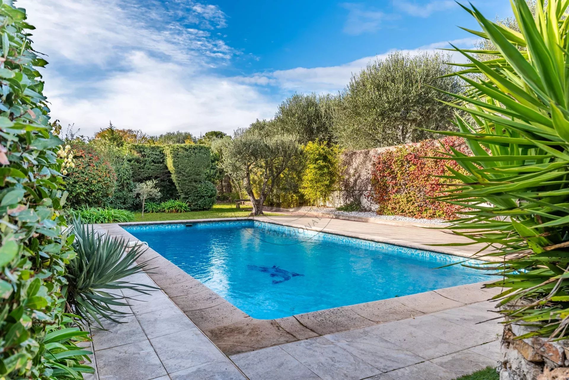 MOUGINS – VILLA DE PLAIN-PIED