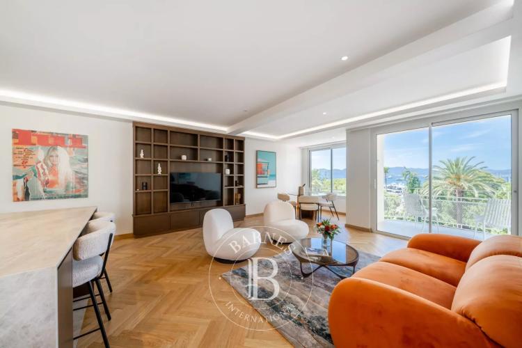 EXCLUSIVITÉ CANNES CROISETTE - 3 PIÈCES - TERRASSE - VUE MER