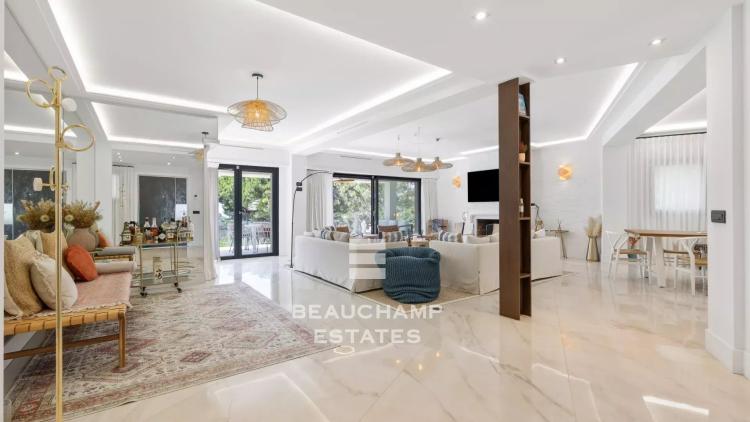 Villa contemporaine 5 chambres avec piscine - Super Cannes