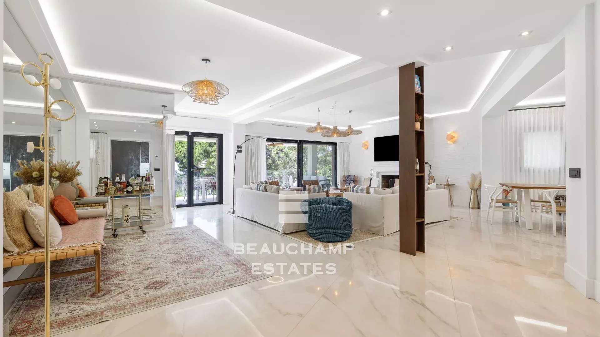 Villa contemporaine 5 chambres avec piscine - Super Cannes