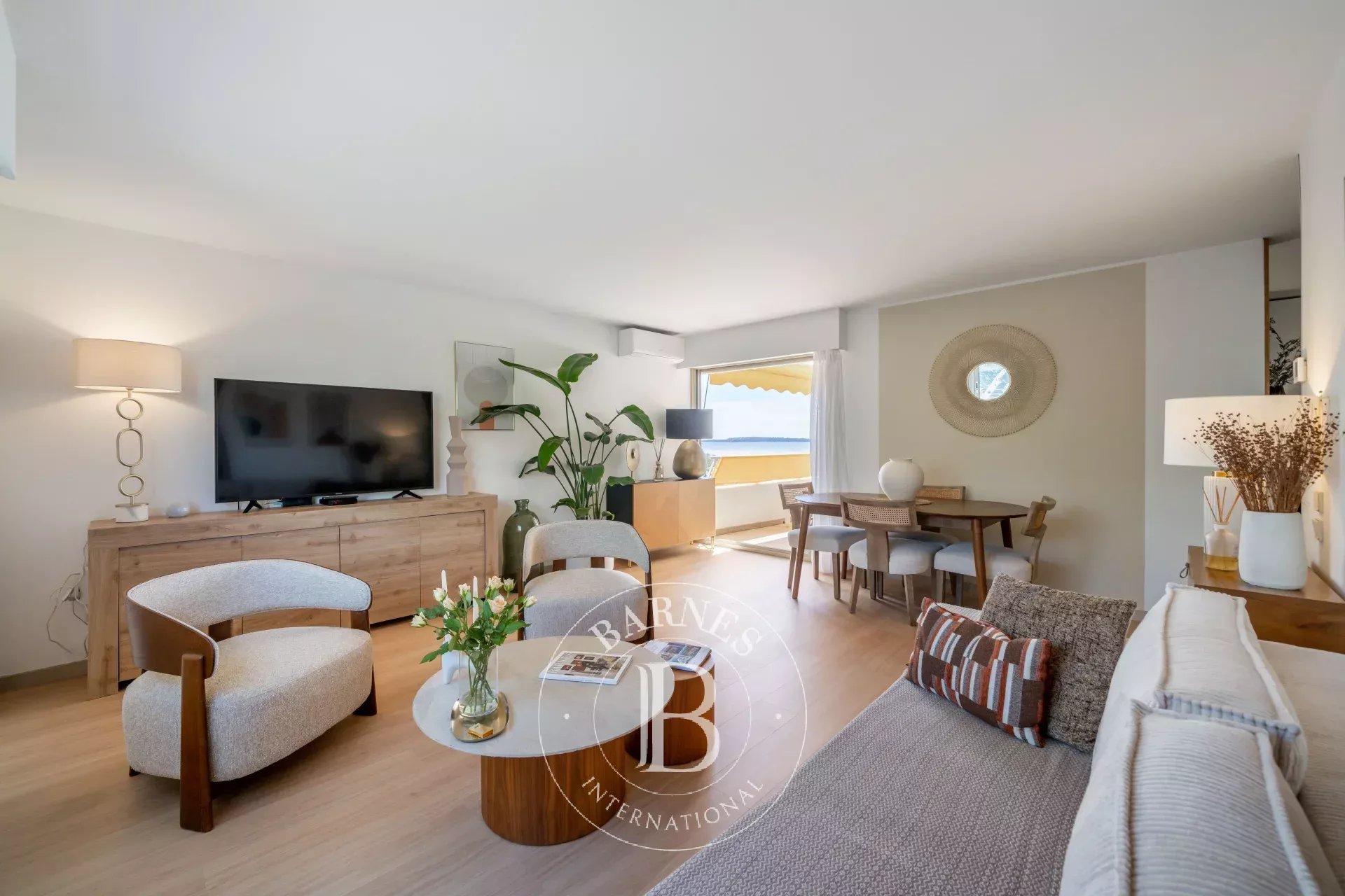 EXCLUSIVITÉ – CANNES BAS CROIX DES GARDES - DERNIER ETAGE - VUE MER - TERRASSE - ACCES DIRECT PLAGE - 1 CHAMBRE