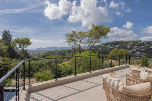 MOUGINS -  VILLA AVEC VUE MER PANORAMIQUE