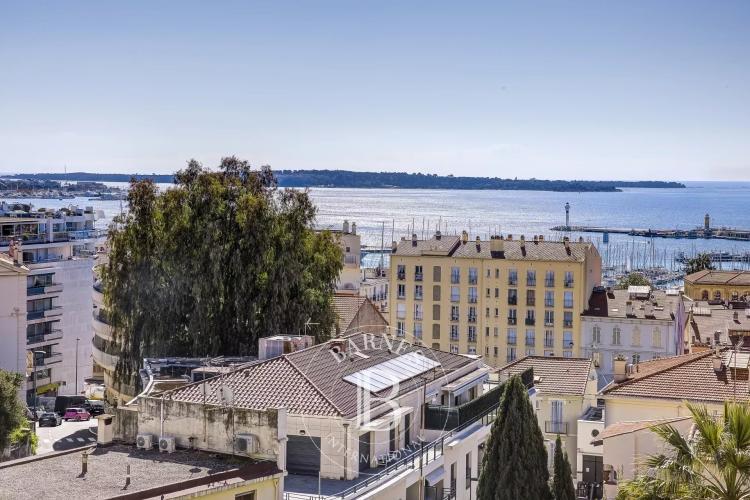 CANNES SUQUET - VUE MER - TERRASSE - 5 PIECES