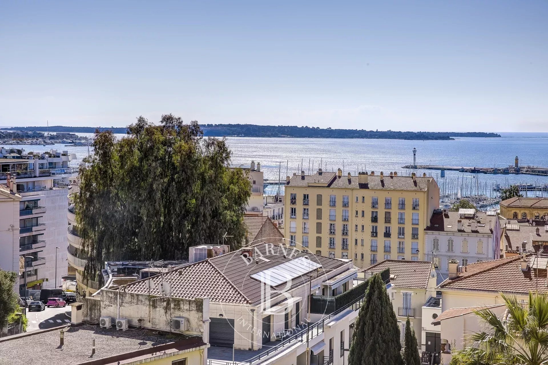 CANNES SUQUET - VUE MER - TERRASSE - 5 PIECES