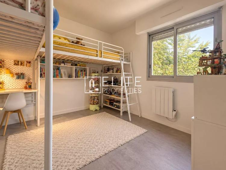LE CANNET – APPARTEMENT LUMINEUX, TRAVERSANT ET AU CALME