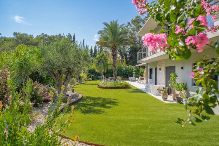 MOUGINS - VILLA CONTEMPORAINE - VUE FORÊT
