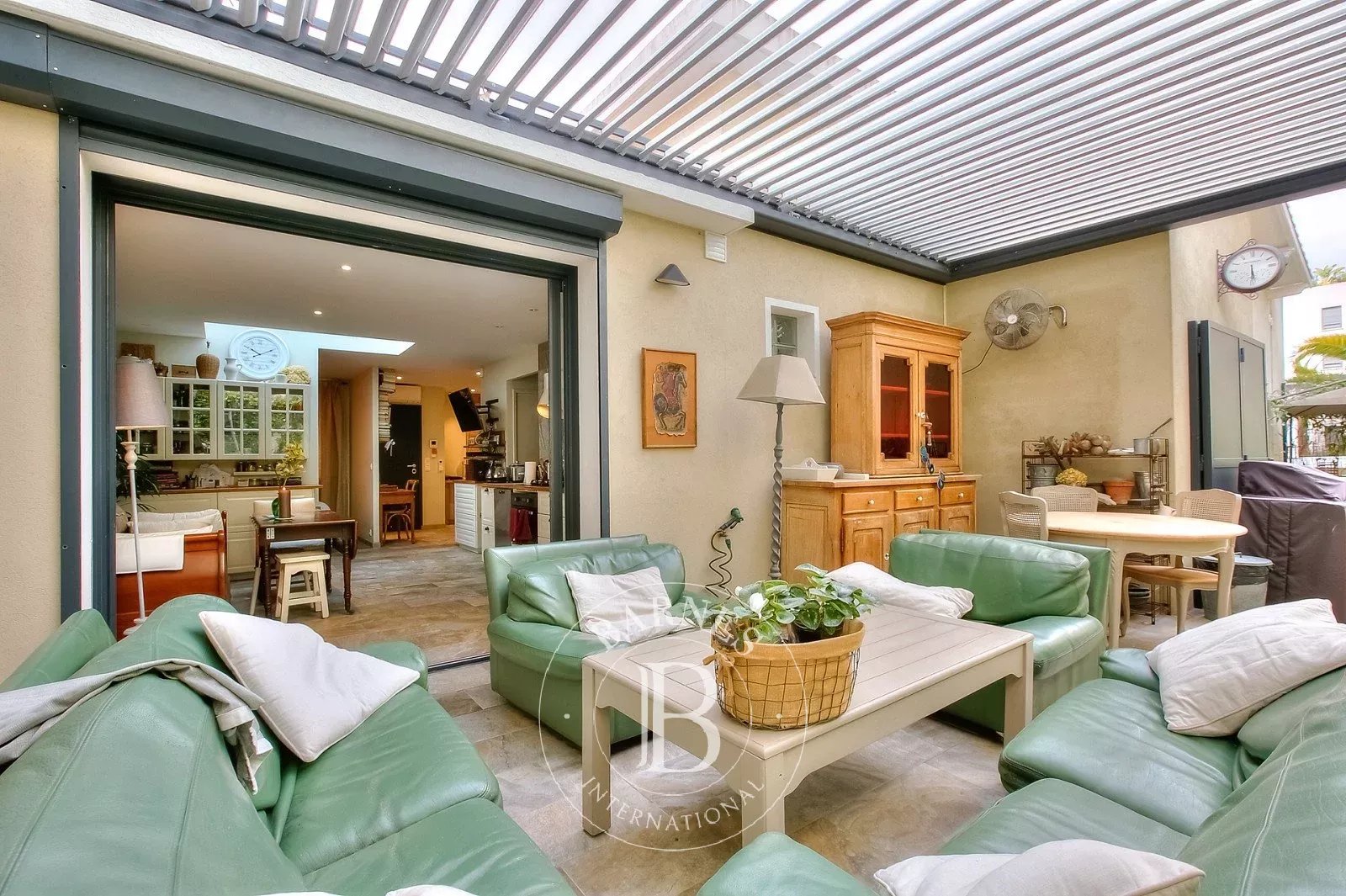 CANNES CENTRE - LOFT ATYPIQUE - HAUTEUR SOUS PLAFOND