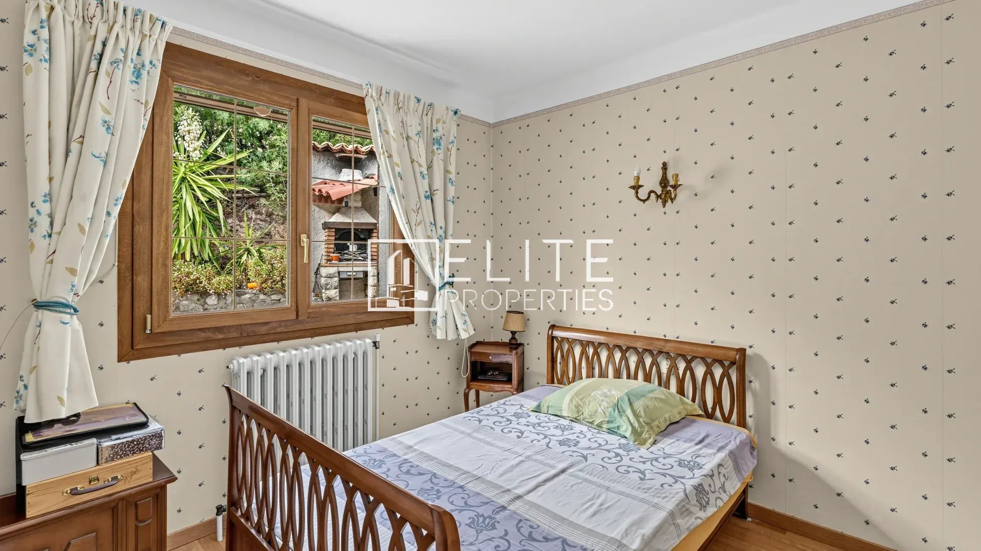MANDELIEU-LA-NAPOULE (CAPITOU) : Maison à rénover, 110 m² habitables, vue panoramique mer et collines, terrain de 1700m²
