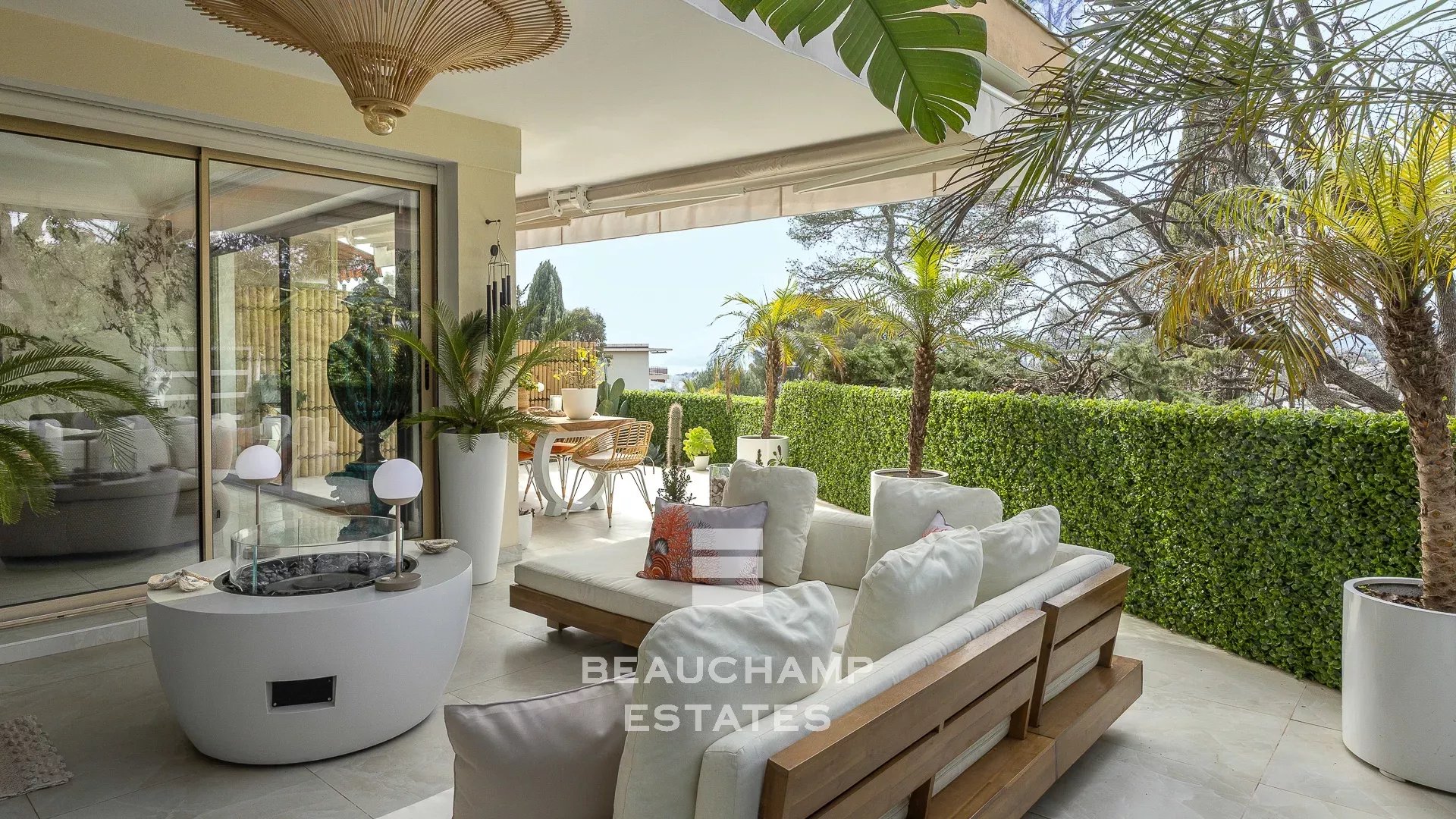 Appartement contemporain avec vue collines