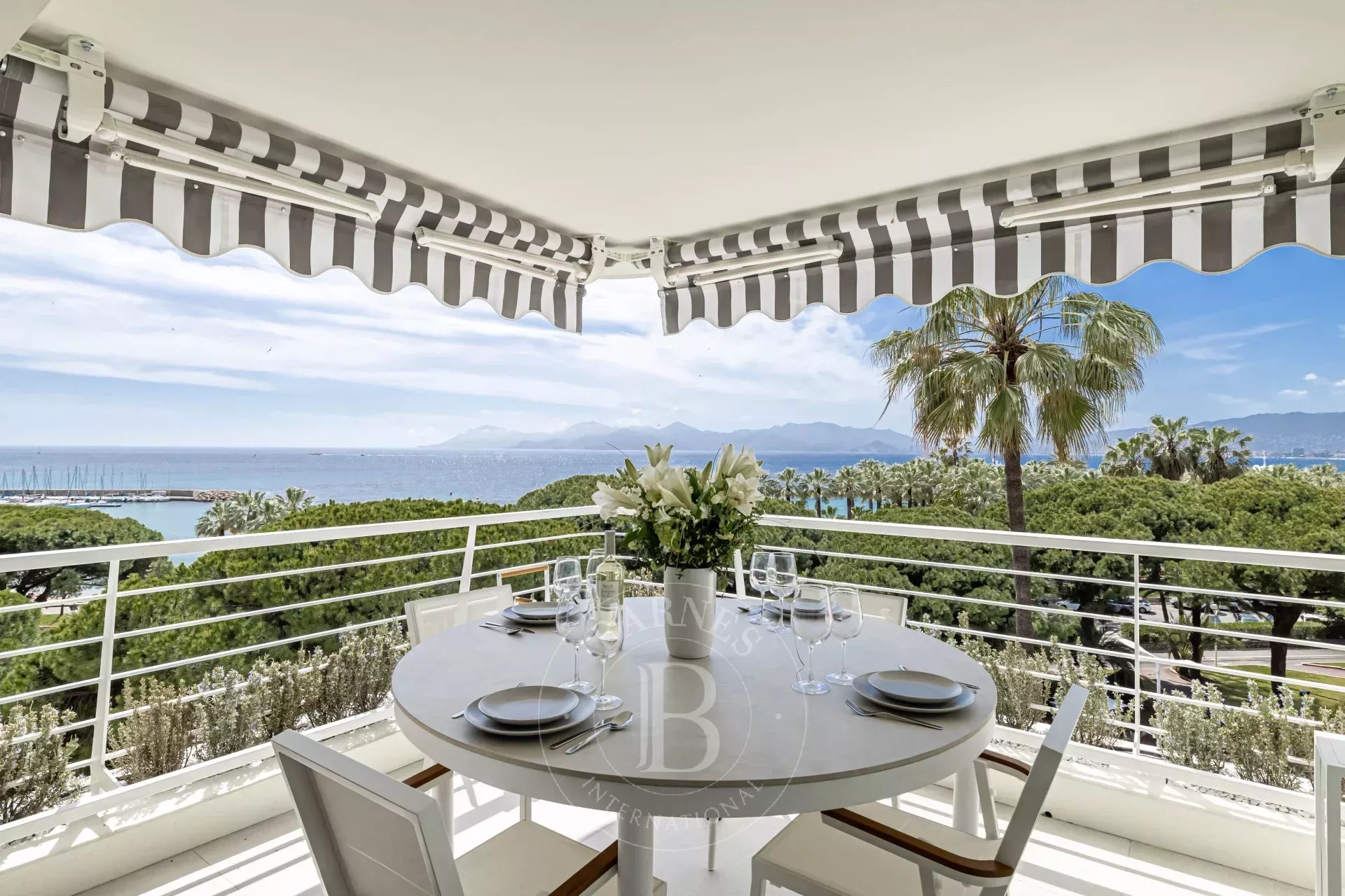 CANNES POINTE CROISETTE - 4 PIÈCES - TERRASSE - VUE MER PANORAMIQUE