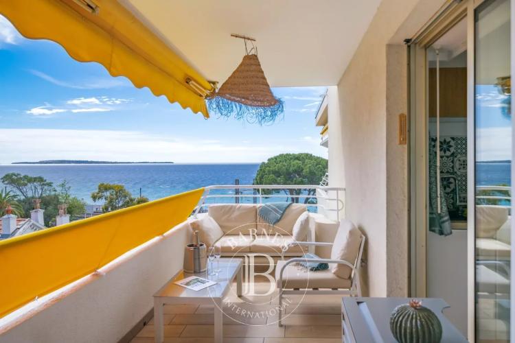 EXCLUSIVITÉ – CANNES BAS CROIX DES GARDES - DERNIER ETAGE - VUE MER - TERRASSE - ACCES DIRECT PLAGE - 1 CHAMBRE