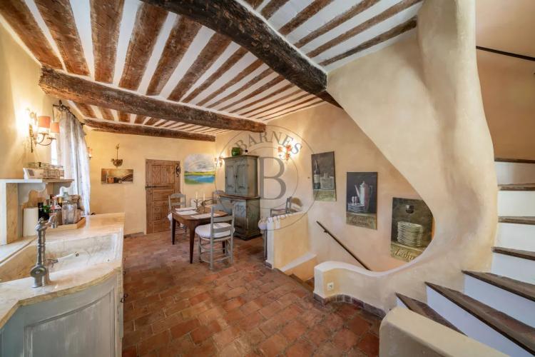 MOUGINS- MAISON DE VILLAGE