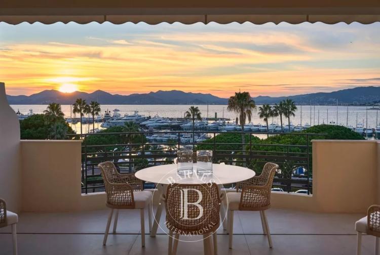 CANNES POINTE CROISETTE - 3 PIÈCES - TERRASSE - VUE MER