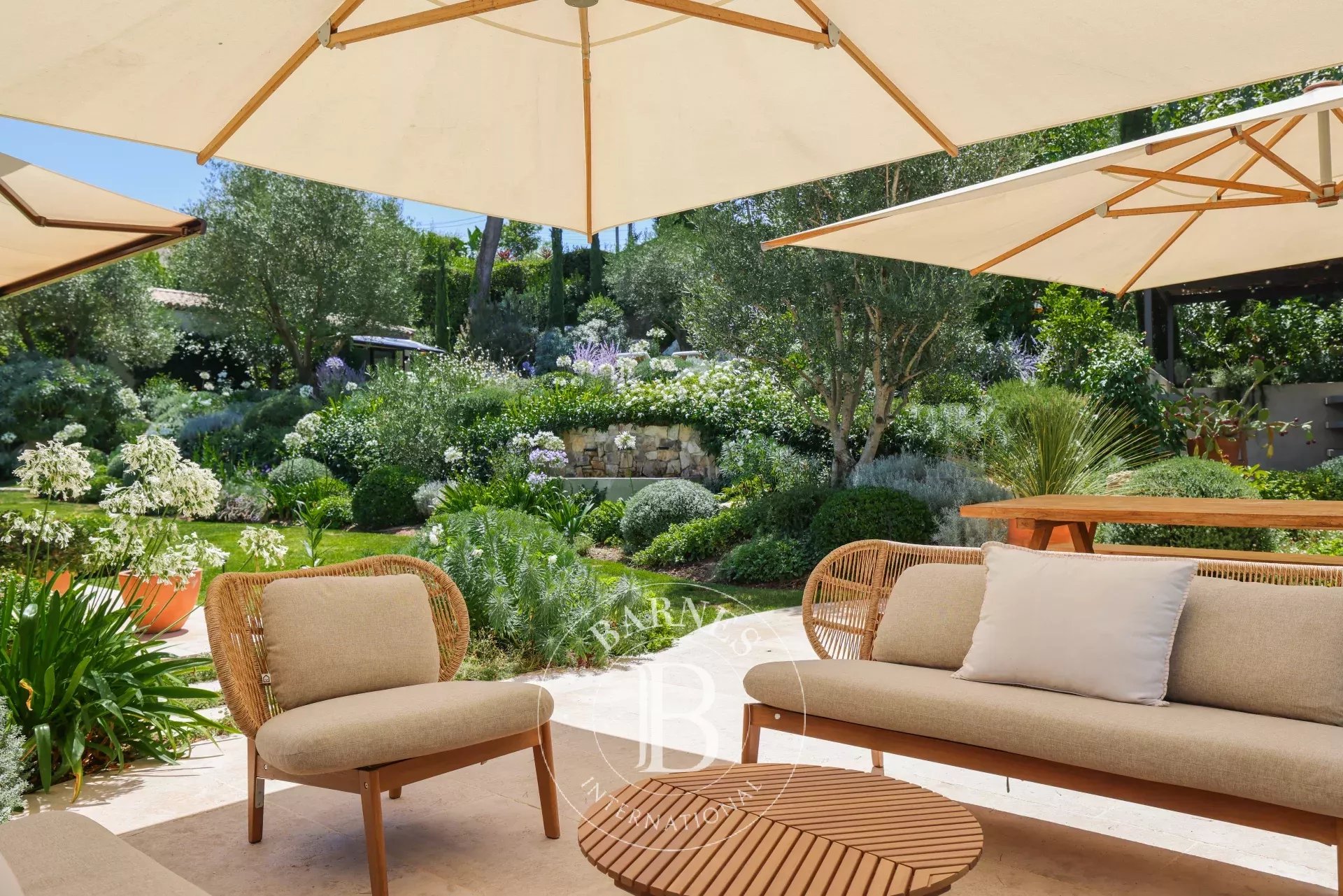 PROCHE MOUGINS - LE CANNET - VILLA RÉNOVÉE - PISCINE