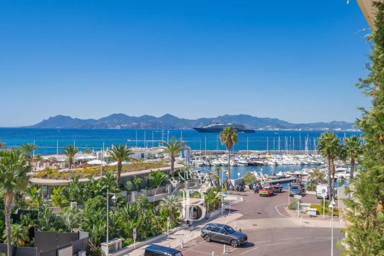 CANNES - CROISETTE - 3 PIÈCES - VUE MER
