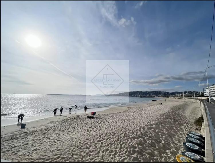 3P neuf dernier etage - proche plage à Juan-les-Pins !
